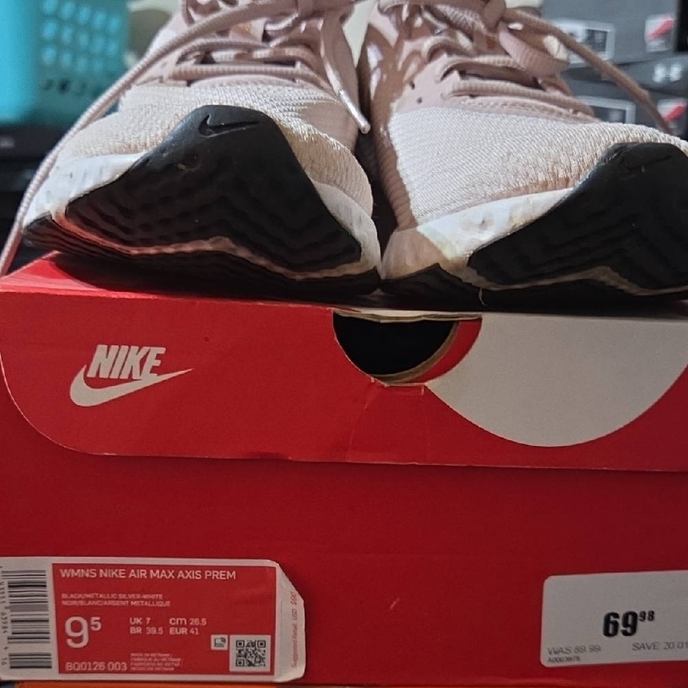 Nike Air Max Axis Prem in Beige and Black